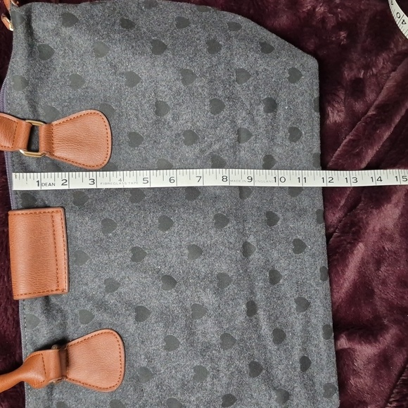 NWOT Call It Spring Grey Bag with Black Hearts - Picture 16 of 17
